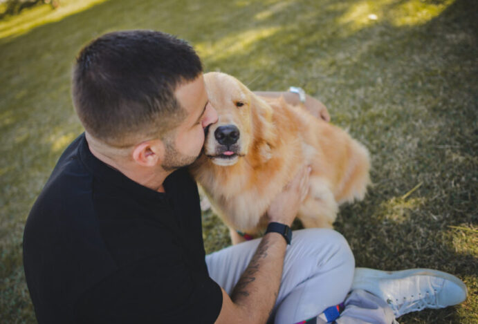 O veterinário e adestrador, Perdiga Vet, em um dos seus treinamentos