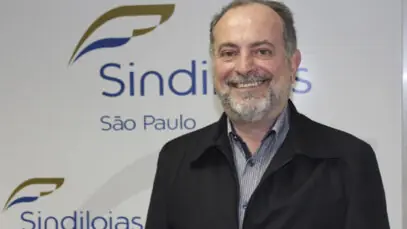 VETERINÁRIOS EM PET SHOPS