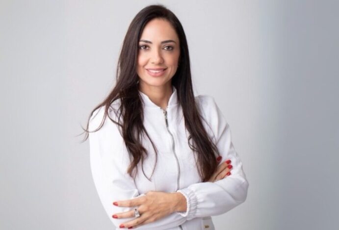 Dechra, Danielle Menezes