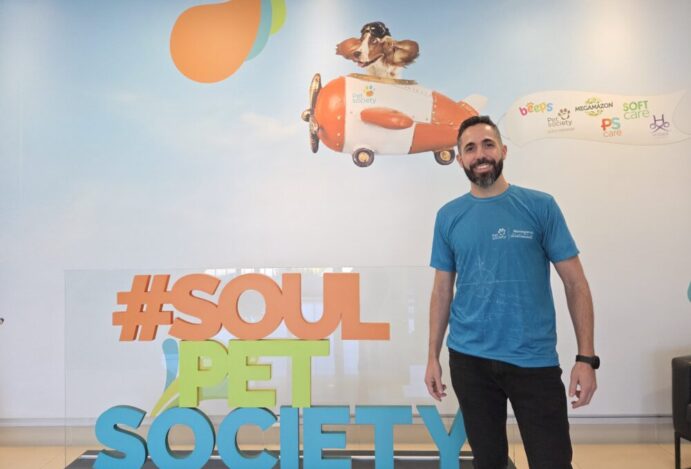 Pet Society, Lucas Simões