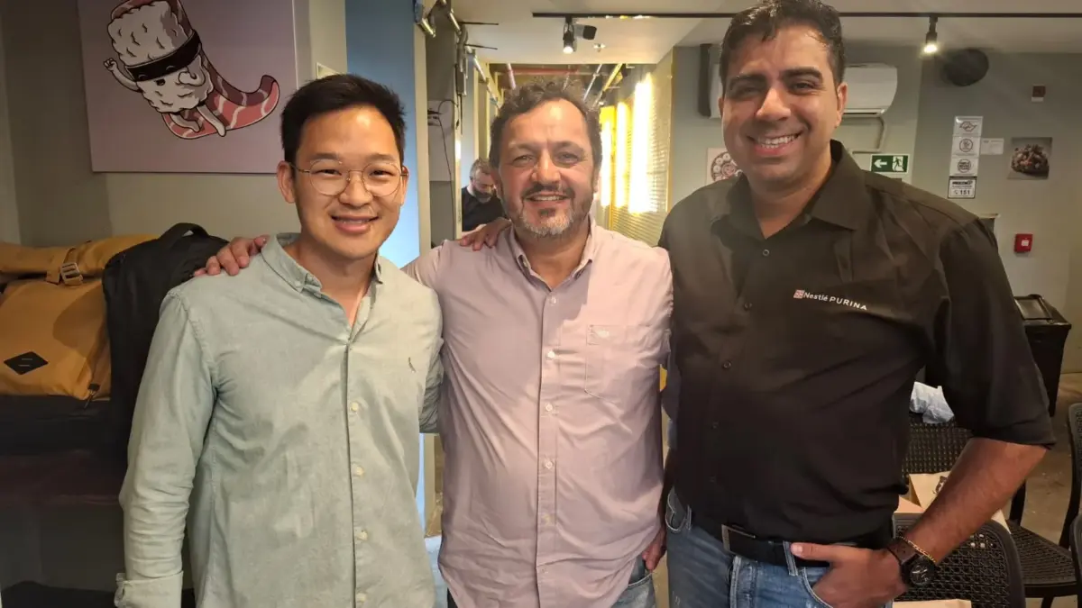 Executivo do setor de pet food, Denis Nakashima reencontrou os amigos Marcelo de Paula Soares e Renan Moura, da Nestlé Purina